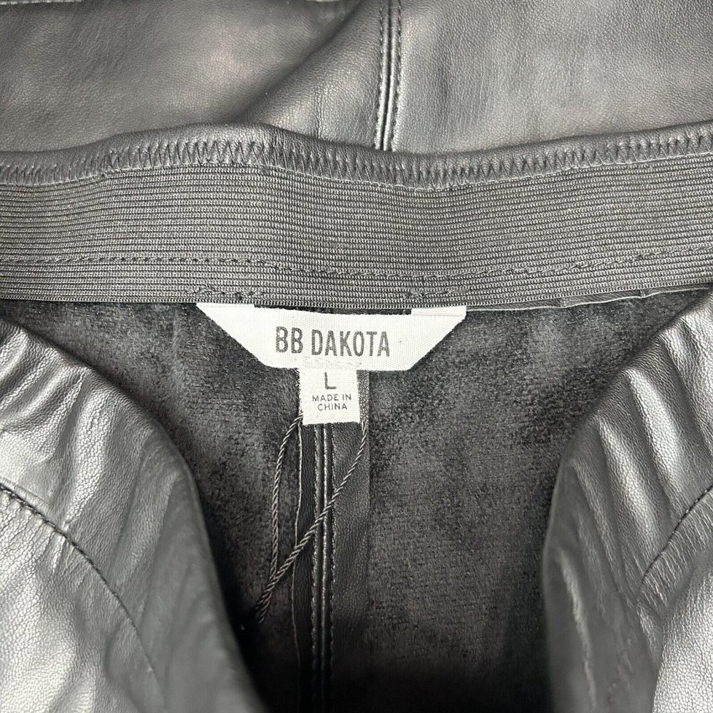 BB Dakota Women's Black Faux Leather Mini Skirt Curved Hem Size L NWOT - Picture 3 of 3